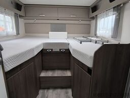 CARADO Carado I 447 180PS, HY4 Stützensystem