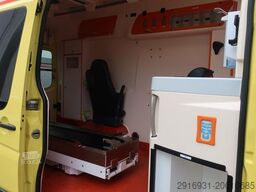 MERCEDES-BENZ Sprinter II 519 CDI 4X4/RTW/Klima/Kamera/FN: A61