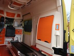 MERCEDES-BENZ Sprinter II 519 CDI 4X4/RTW/Klima/Kamera/FN: A61