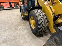 CAT 906 M