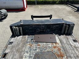 Broshuis 3ABSD Lowloader 3-axle / GVW: 53.000kg / Neck: ...
