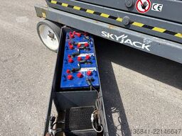 SkyJack SJ 4626 9,90m Scherenarbeitsbühne *Akku NEU*