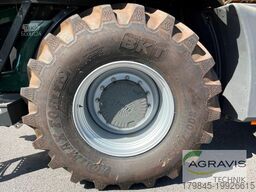 Claas XERION 4000 SADDLE TRAC