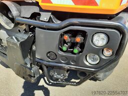 Mercedes-Benz Unimog U219 mit tiefergesetzter Pritsche