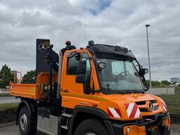 Mercedes-Benz Unimog U 427 mit Hiab Kran