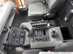 Mercedes-Benz Unimog U 427 mit Hiab Kran
