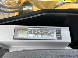 Caterpillar 323D3