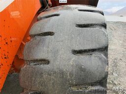 Doosan DL550-5 wheel loader with scale, bucket, and new t