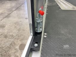 Brian James Race Transporter 7 Autotransporter geschlossen