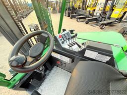 Combilift C4000CB TRIPLEX 5200MM FREE-LIFT TOP 1