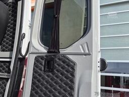 MERCEDES-BENZ 519  Allrad 4 x 4 Lagerfahrzeug Stock 20 Sitzer