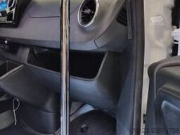 MERCEDES-BENZ 519  Allrad 4 x 4 Lagerfahrzeug Stock 20 Sitzer