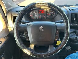 PEUGEOT Boxer DoKa mit Pritsche | Kran | AHK | Klima
