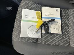 VW Transporter Kombi 2.0 TDI L1H1 140pk DSG Automa...