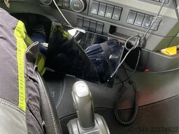 Volvo FH500 truck with a 24 t/m Palfinger crane