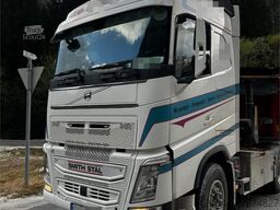 Volvo FH500 truck with a 24 t/m Palfinger crane