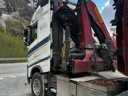 Volvo FH500 truck with a 24 t/m Palfinger crane