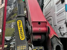 Volvo FH500 truck with a 24 t/m Palfinger crane