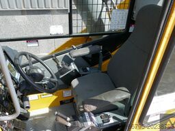 Grove RT700E