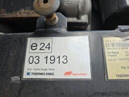 SCHMITZ CARGOBULL Tiefkühler City mit Rolltor, Thermo King SLX 100