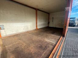 MERCEDES-BENZ 816 D VARIO Koffer *Ahk*