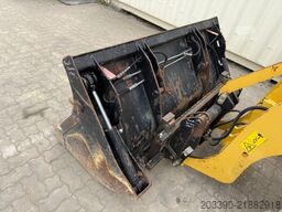 YANMAR V70S Schwenklader / 2017 BJ / Schaufel + Gabel