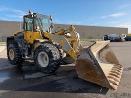KOMATSU WA320-5H 4x4 15 t. Wheelloader