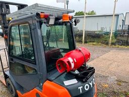 TOYOTA 02-8 FGF 25 Gabelstapler Gas 7.000 EUR