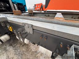 Volvo FH 500 6x2 FOR SALE AS CHASSIS / 9 TON FRONT AX...