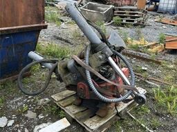 Caterpillar 323FL with tilt and digging bucket