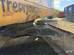 Caterpillar 323FL with tilt and digging bucket