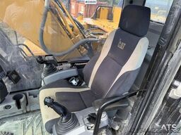 Caterpillar 323FL with tilt and digging bucket