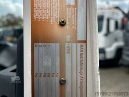 MAN 8-163 mit Böcker AK27-1000 Dachdeckerkran 4x2