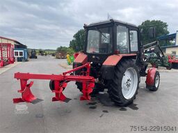 Belarus MTS 820 + FL + 3 Schar Beetpflug