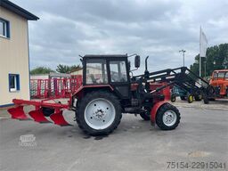 Belarus MTS 820 + FL + 3 Schar Beetpflug