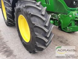 John Deere 6215 R