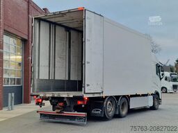 Volvo FH 13.540 Globetrotter 6x2 - Closed box with si...