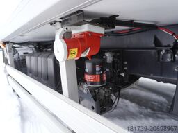 Renault D210 12T / Bitemperature Refrigerator