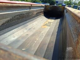 SCHWARZMÜLLER 3-Achs Stahl Thermo Mulde isoliert Asphalt Lift