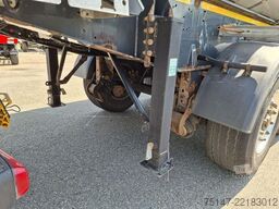 SCHWARZMÜLLER 3-Achs Stahl Thermo Mulde isoliert Asphalt Lift