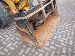 CATERPILLAR 908M / 35 km/h