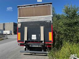 Renders Semitrailer with refrigeration unit!