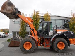 Hitachi ZW220 articulated loader / 2 buckets