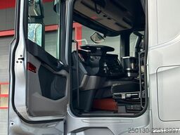 SCANIA R450 6x2 LL & Fliegl/ FASSI 155A LK Glastr.