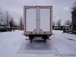 Renault D280 16T / Box truck 18 EPAL / Tail lift