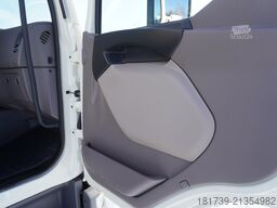 DAF LF 12.210 18-pallet container with tail