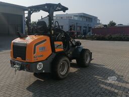 GIANT G2700 X-tra HD with loader bucket and palletfork