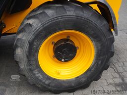 JCB 535-95 / 3.5 T / range 9.5 m / joystick