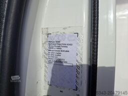 DAF LF 290 FA - E6 - CAISSE + LIFT 2.000 KGS