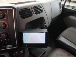 Renault D240 Bak met deuren + Klep 2.000 kg. Automaat. ...